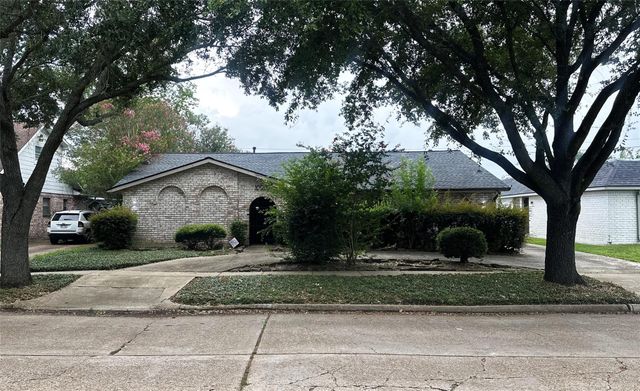 10902 Bob White Drive, Houston, TX 77096