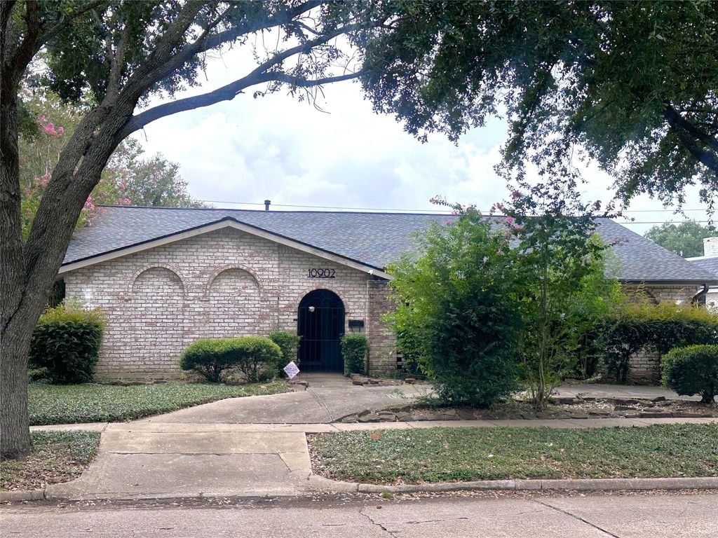10902 Bob White Drive, Houston, TX 77096