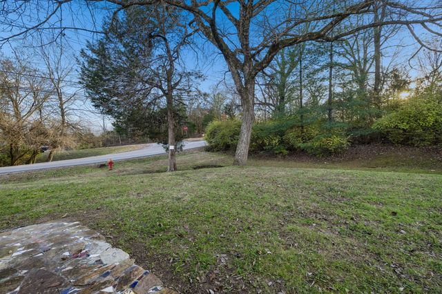 501 Williamsburg Dr, Nashville, TN 37214