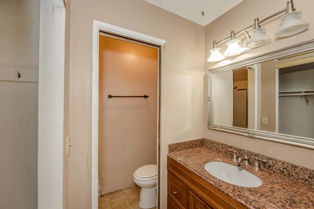 20 W Clover Street, Woodland, CA 95695