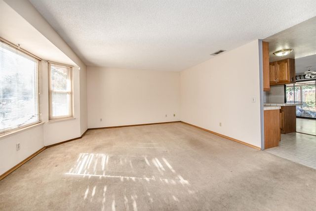 20 W Clover Street, Woodland, CA 95695