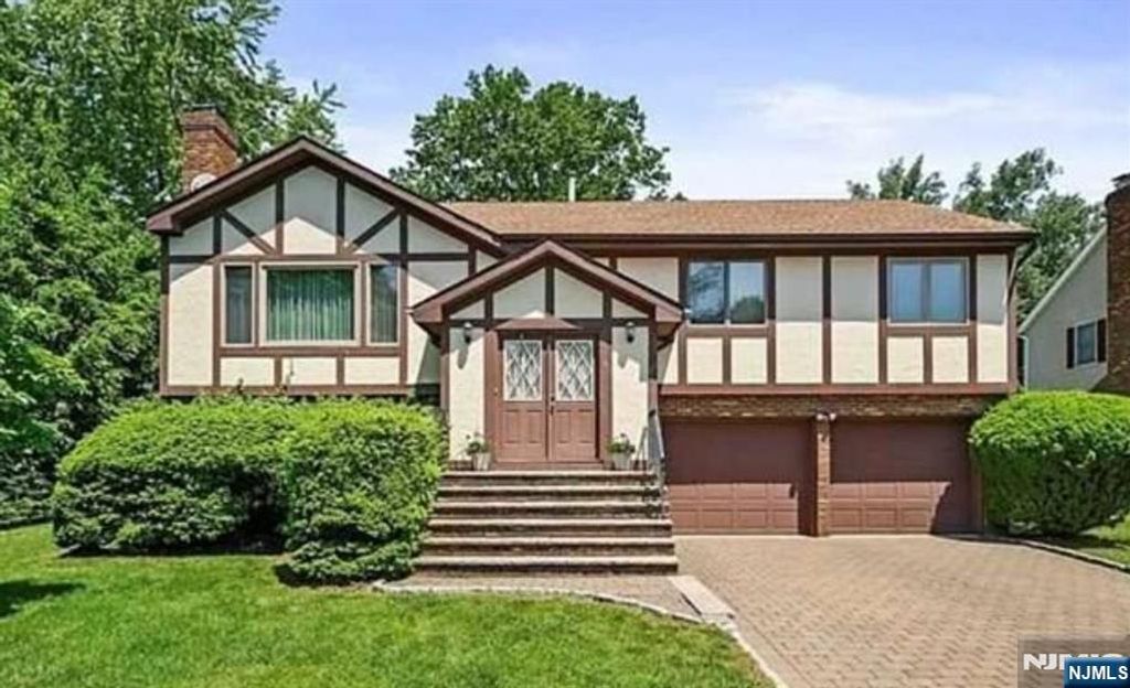 620 Alacci Way, River Vale, NJ 07675