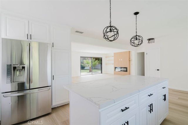 8400 Chimineas Avenue, Northridge, CA 91325