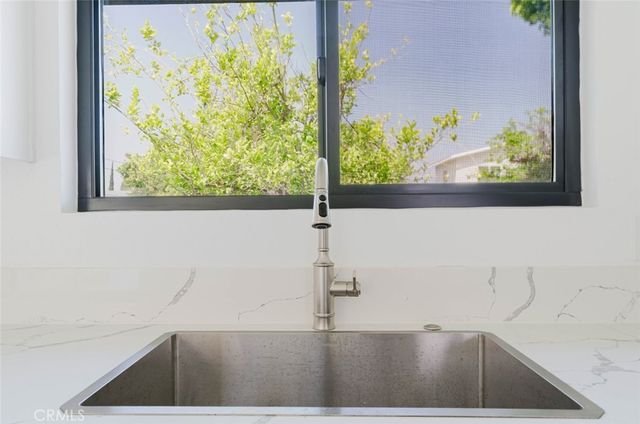 8400 Chimineas Avenue, Northridge, CA 91325