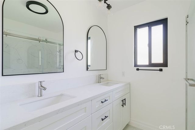 8400 Chimineas Avenue, Northridge, CA 91325