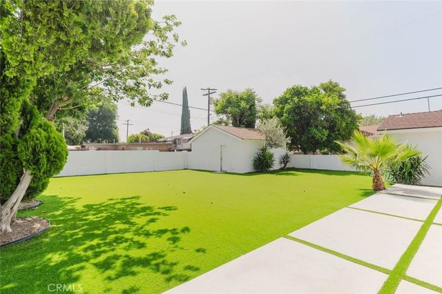 8400 Chimineas Avenue, Northridge, CA 91325