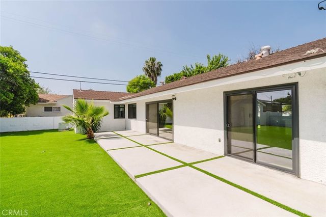 8400 Chimineas Avenue, Northridge, CA 91325