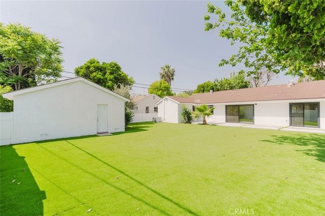 8400 Chimineas Avenue, Northridge, CA 91325