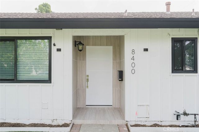 8400 Chimineas Avenue, Northridge, CA 91325