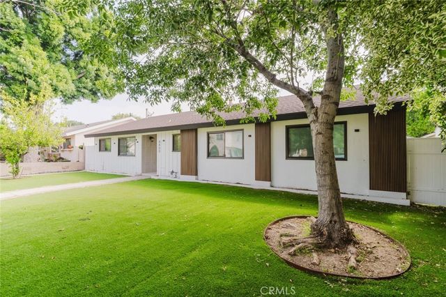 8400 Chimineas Avenue, Northridge, CA 91325