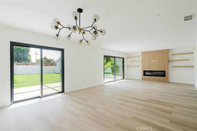 8400 Chimineas Avenue, Northridge, CA 91325