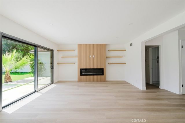 8400 Chimineas Avenue, Northridge, CA 91325