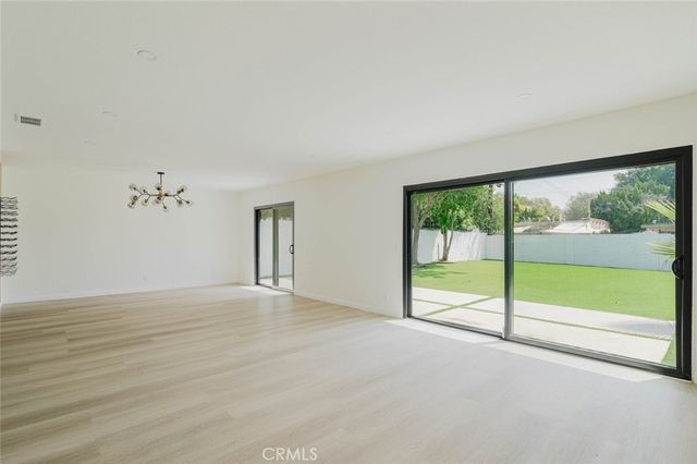 8400 Chimineas Avenue, Northridge, CA 91325