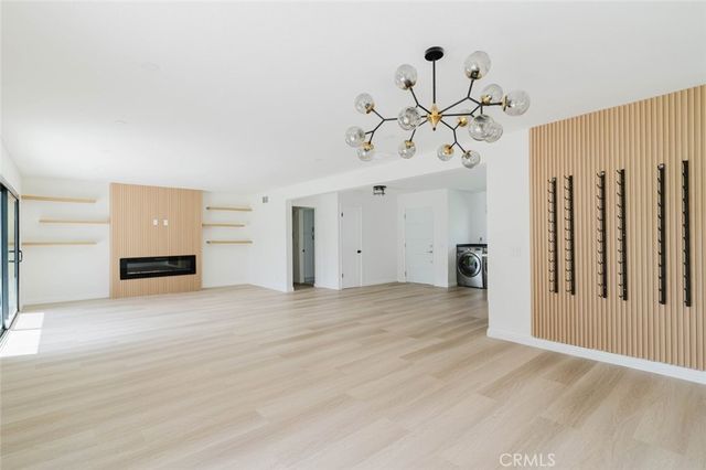 8400 Chimineas Avenue, Northridge, CA 91325