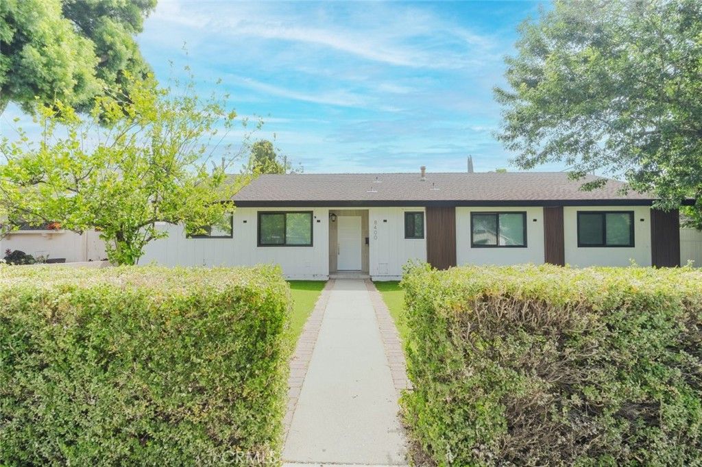 8400 Chimineas Avenue, Northridge, CA 91325