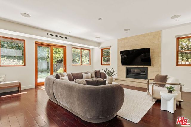 8221 Tuscany Avenue, Playa Del Rey, CA 90293