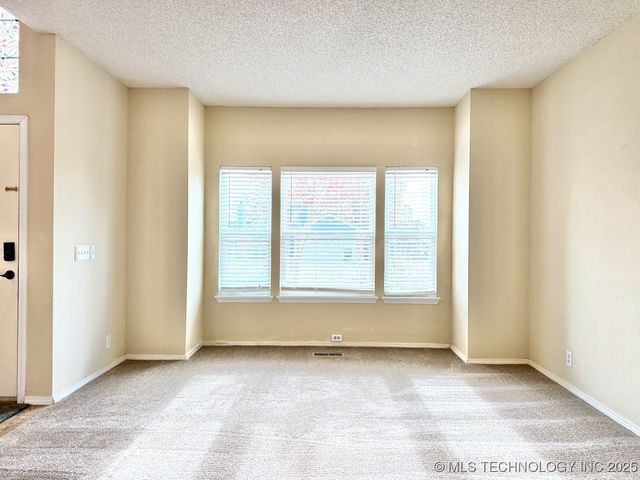 516 S Laurel Avenue, Broken Arrow, OK 74012