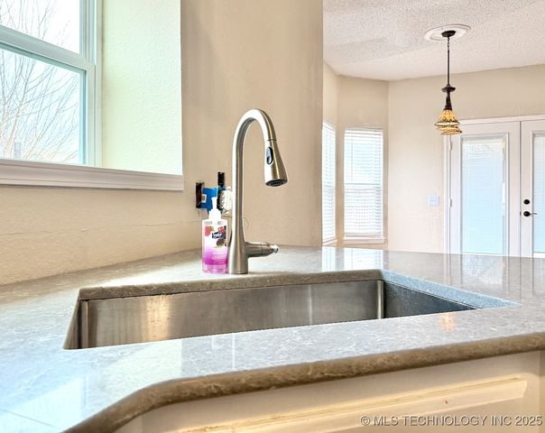 516 S Laurel Avenue, Broken Arrow, OK 74012