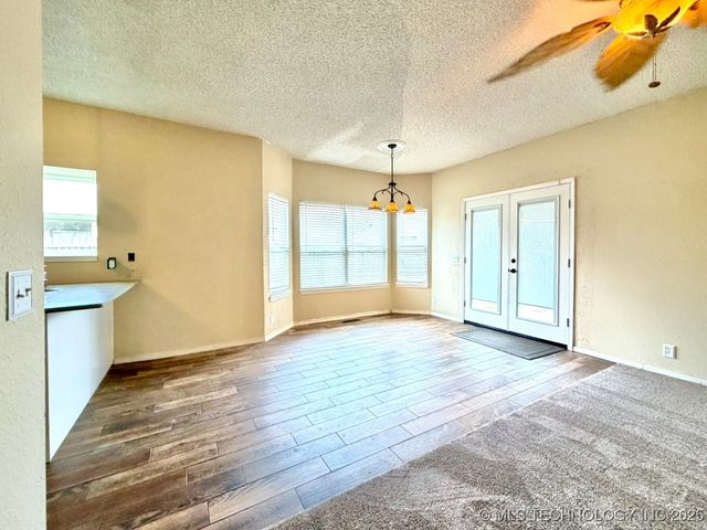 516 S Laurel Avenue, Broken Arrow, OK 74012