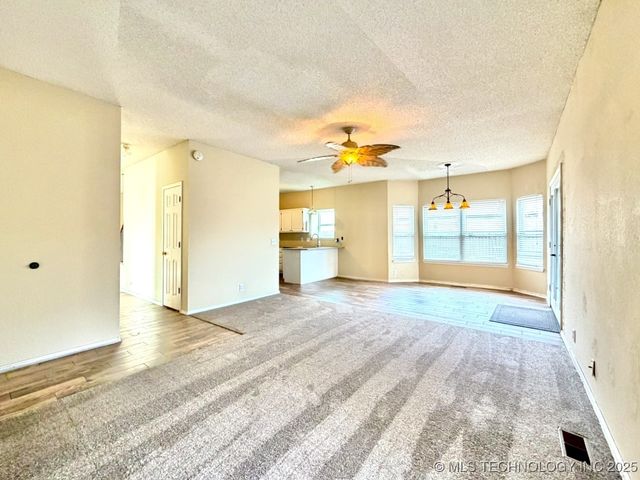 516 S Laurel Avenue, Broken Arrow, OK 74012