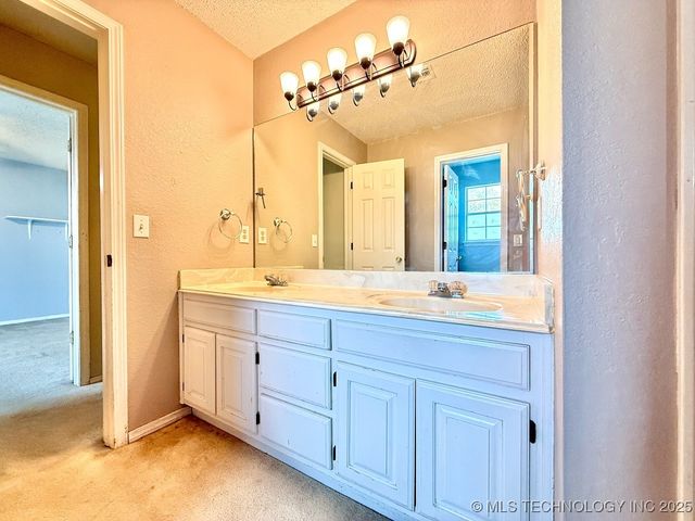 516 S Laurel Avenue, Broken Arrow, OK 74012