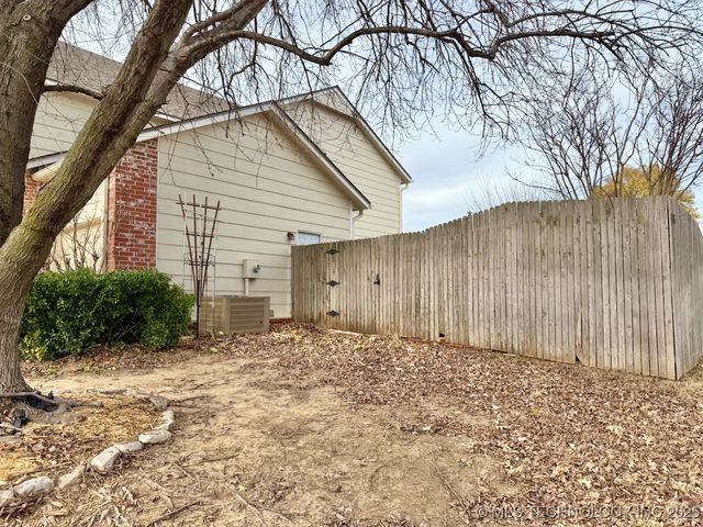 516 S Laurel Avenue, Broken Arrow, OK 74012