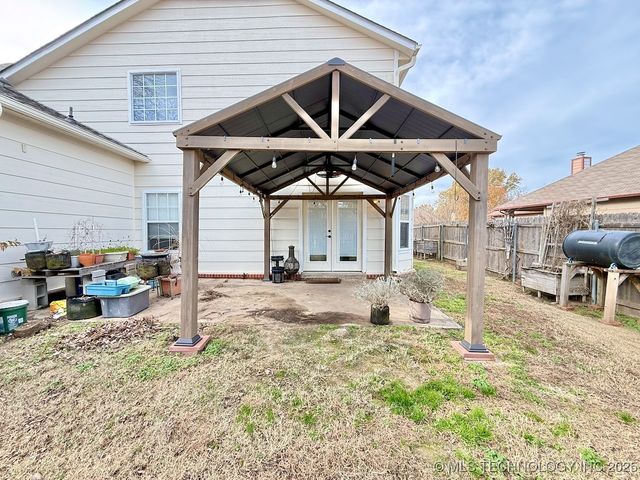 516 S Laurel Avenue, Broken Arrow, OK 74012