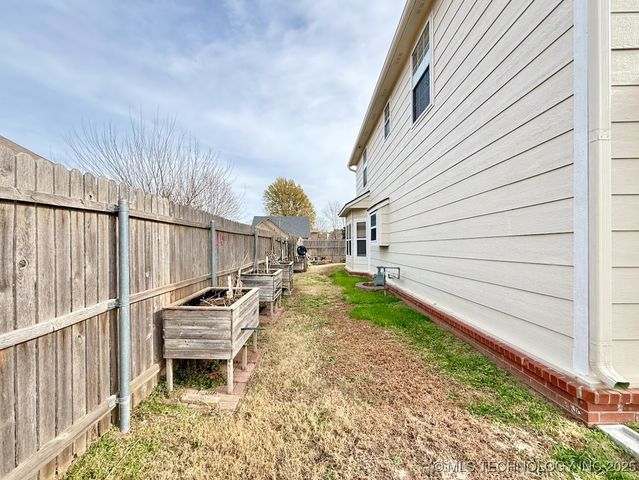 516 S Laurel Avenue, Broken Arrow, OK 74012