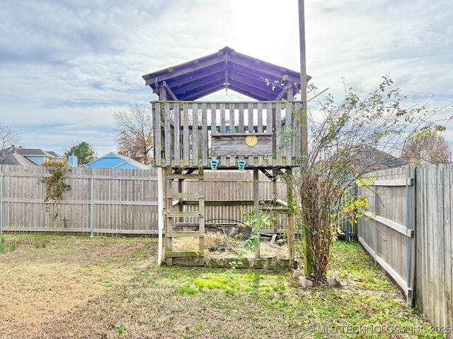 516 S Laurel Avenue, Broken Arrow, OK 74012