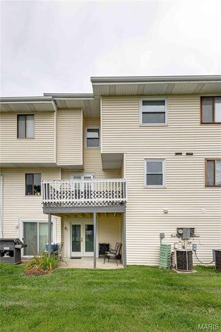 2661 Falcons Way 82, St Charles, MO 63303