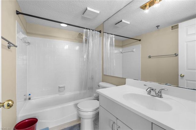 7501 River Rd Apt 16B, Newport News, VA 23607