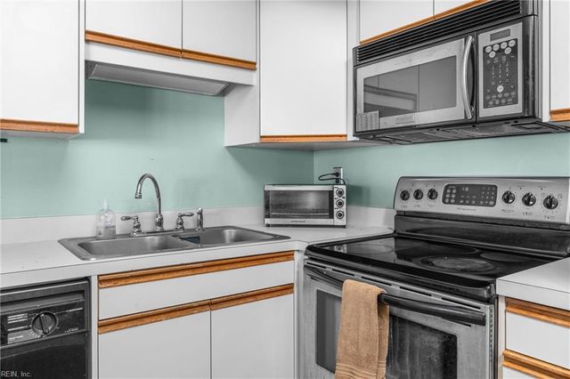 7501 River Rd Apt 16B, Newport News, VA 23607