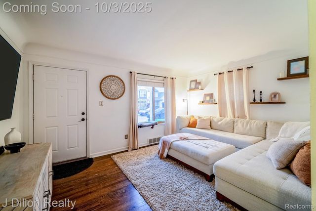 1735 Lindbergh Street, Wyandotte, MI 48192