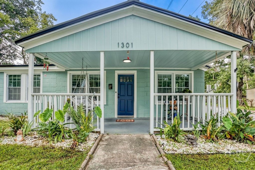 Image 1 of property listing at 1301 SE 36th Street, Savannah, GA 31404