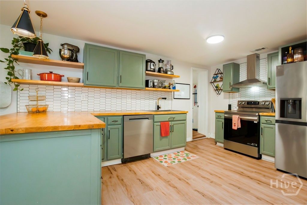 Image 19 of property listing at 1301 SE 36th Street, Savannah, GA 31404