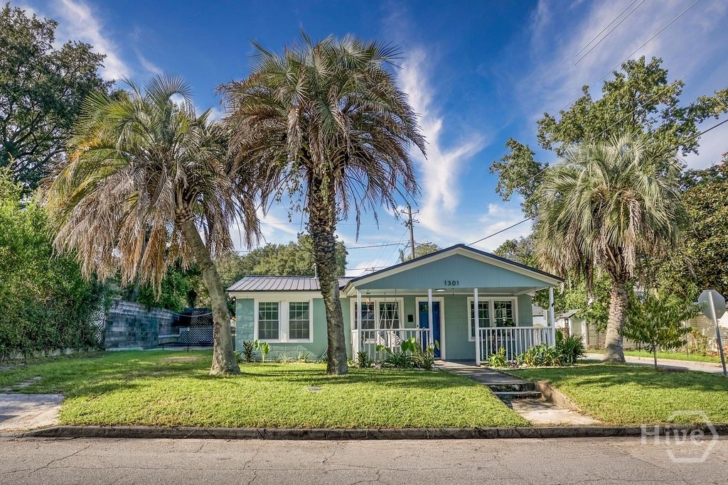 Image 2 of property listing at 1301 SE 36th Street, Savannah, GA 31404