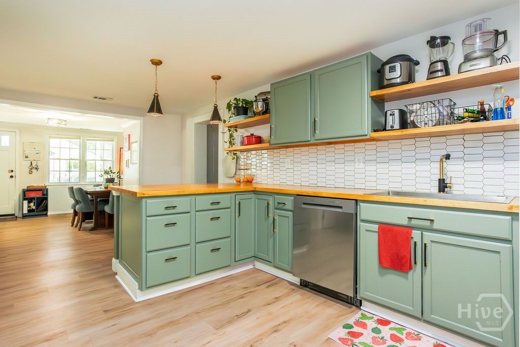 Image 20 of property listing at 1301 SE 36th Street, Savannah, GA 31404