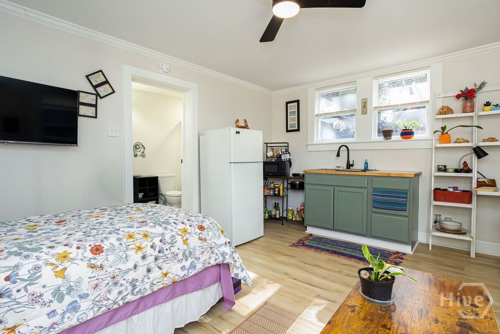 Image 38 of property listing at 1301 SE 36th Street, Savannah, GA 31404