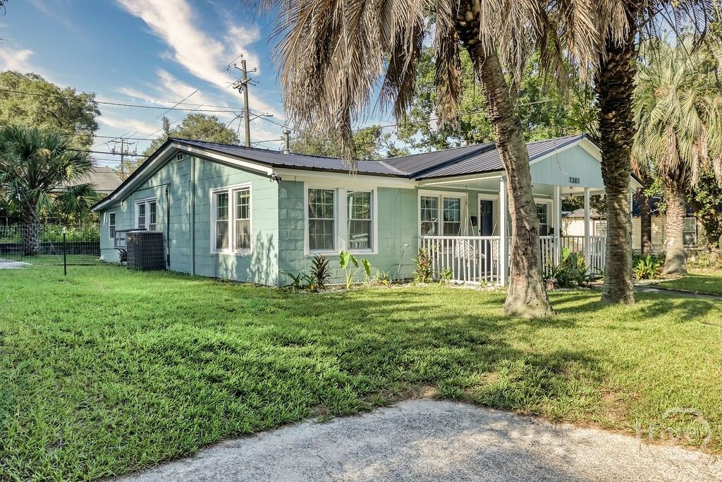 Image 4 of property listing at 1301 SE 36th Street, Savannah, GA 31404