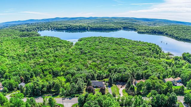 214 W Mombasha Road, Monroe, NY 10950
