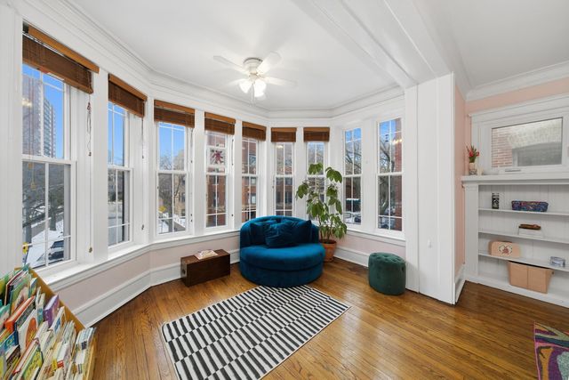 939 W Ainslie Street 2E, Chicago, IL 60640