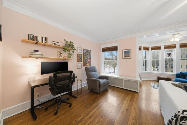 939 W Ainslie Street 2E, Chicago, IL 60640