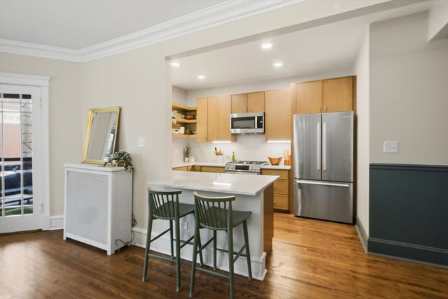 939 W Ainslie Street 2E, Chicago, IL 60640