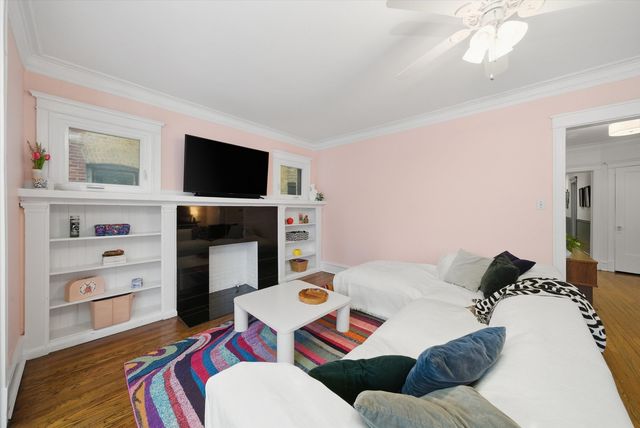 939 W Ainslie Street 2E, Chicago, IL 60640