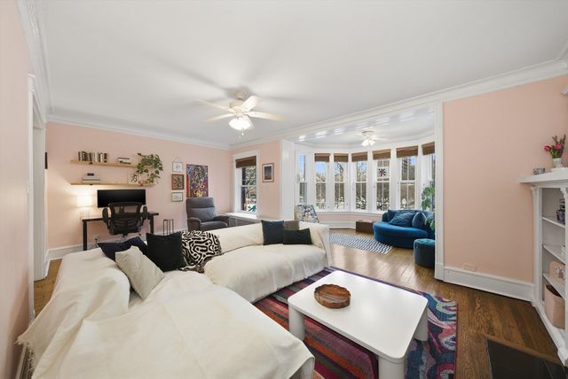 939 W Ainslie Street 2E, Chicago, IL 60640