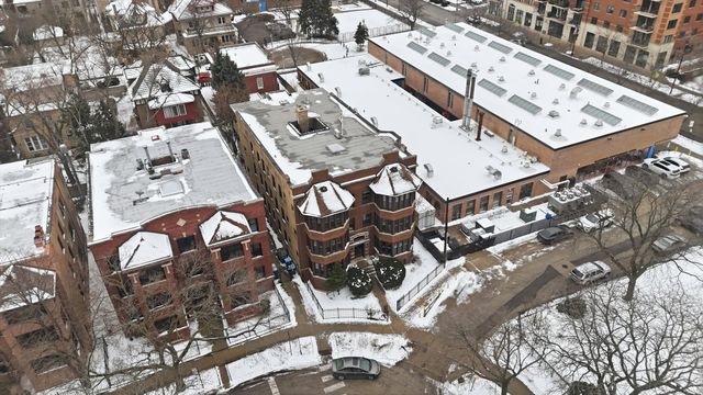 939 W Ainslie Street 2E, Chicago, IL 60640