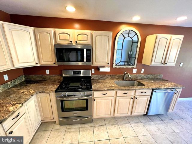 10 DUKES WAY, Feasterville Trevose, PA 19053