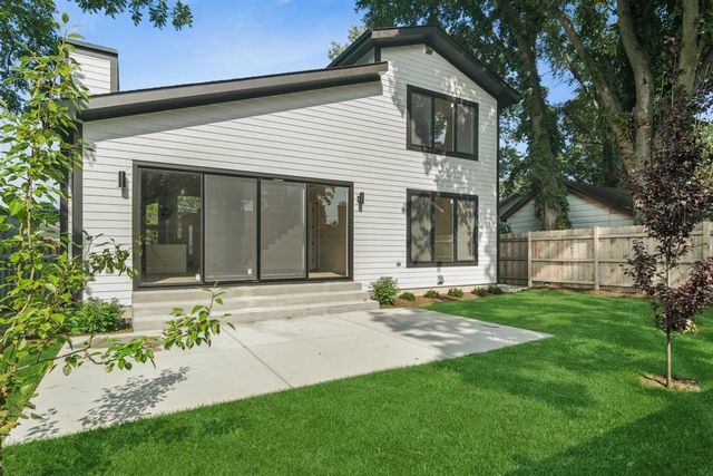 251 High Street, Highwood, IL 60040