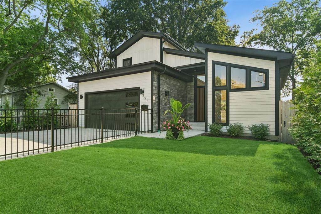 251 High Street, Highwood, IL 60040