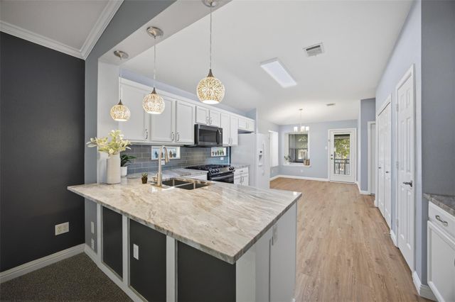 945 King Cotton LN, Round Rock, TX 78664